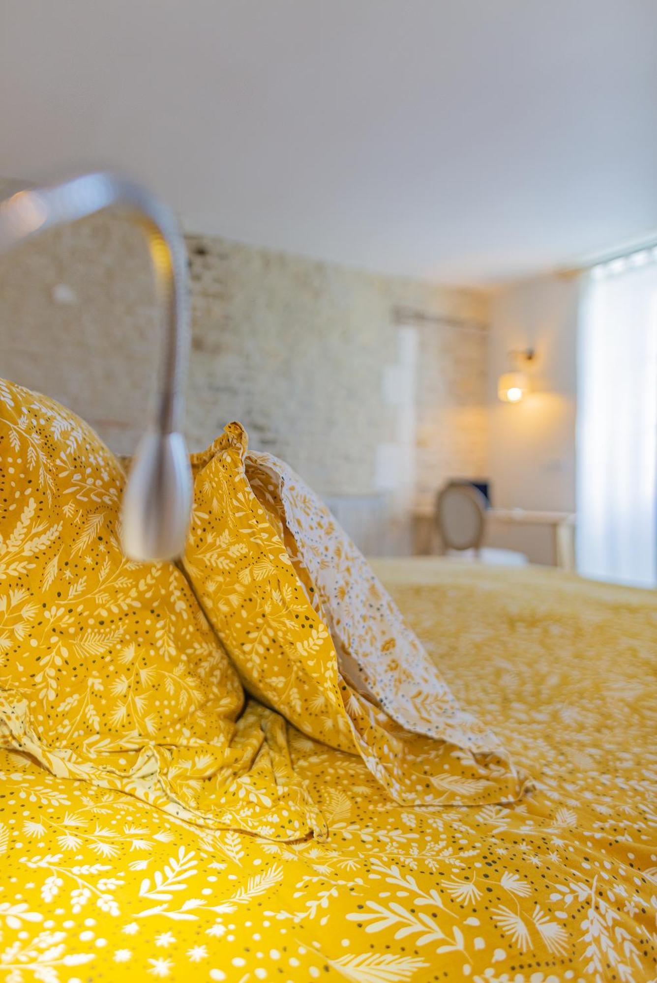 Les Gites Du Chateau Bouhet Экстерьер фото